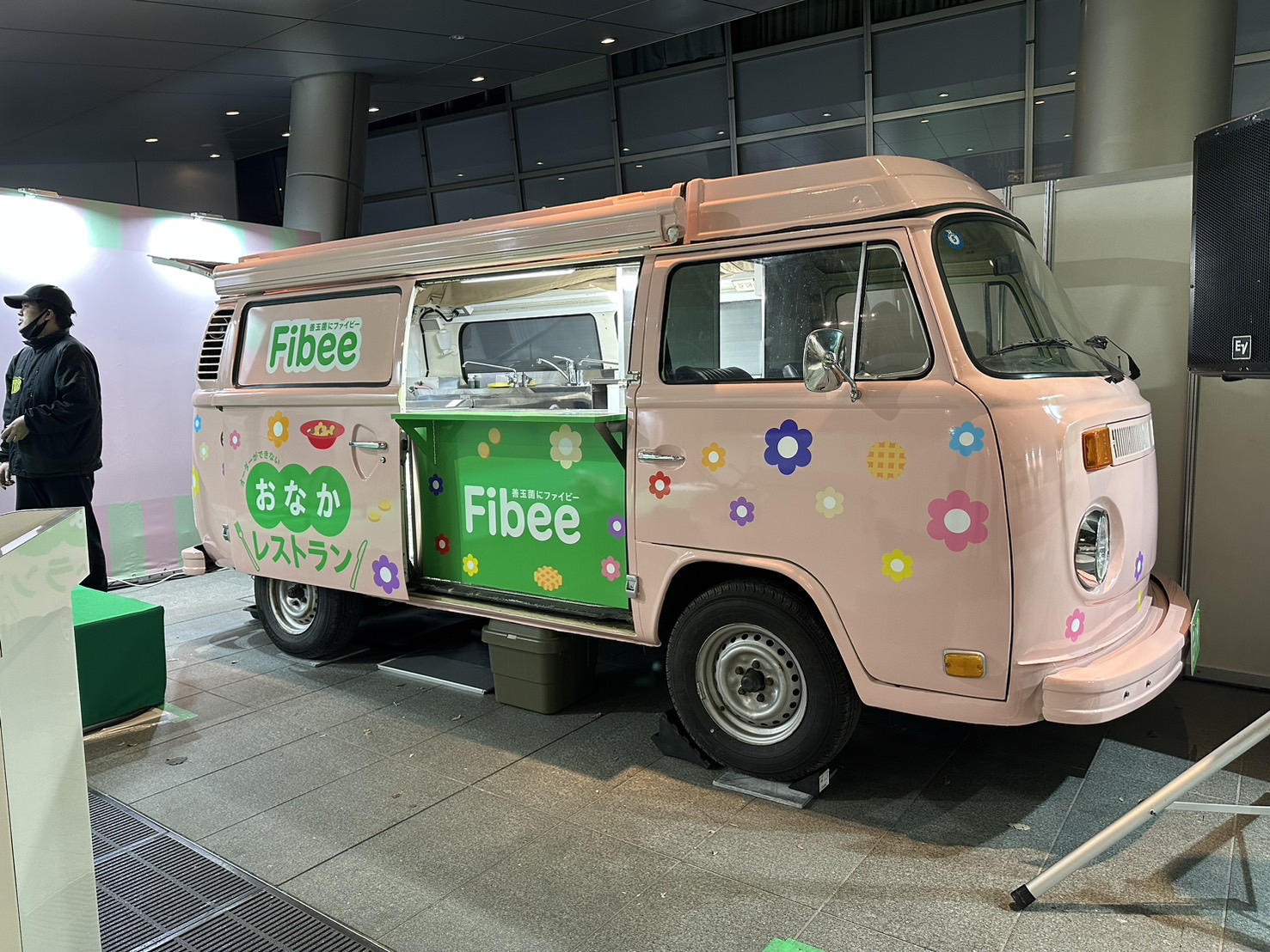 キッチンカーのラッピングも自由自在です