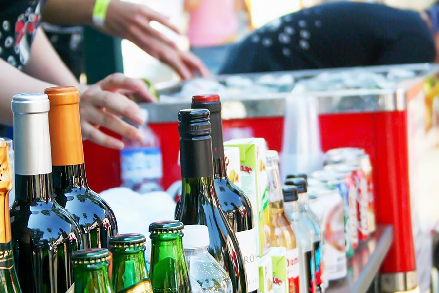 酒類販売業の免許を取得しているアールシステムなら、アルコールの販促、キャンペーンで未開栓での販売が可能です。