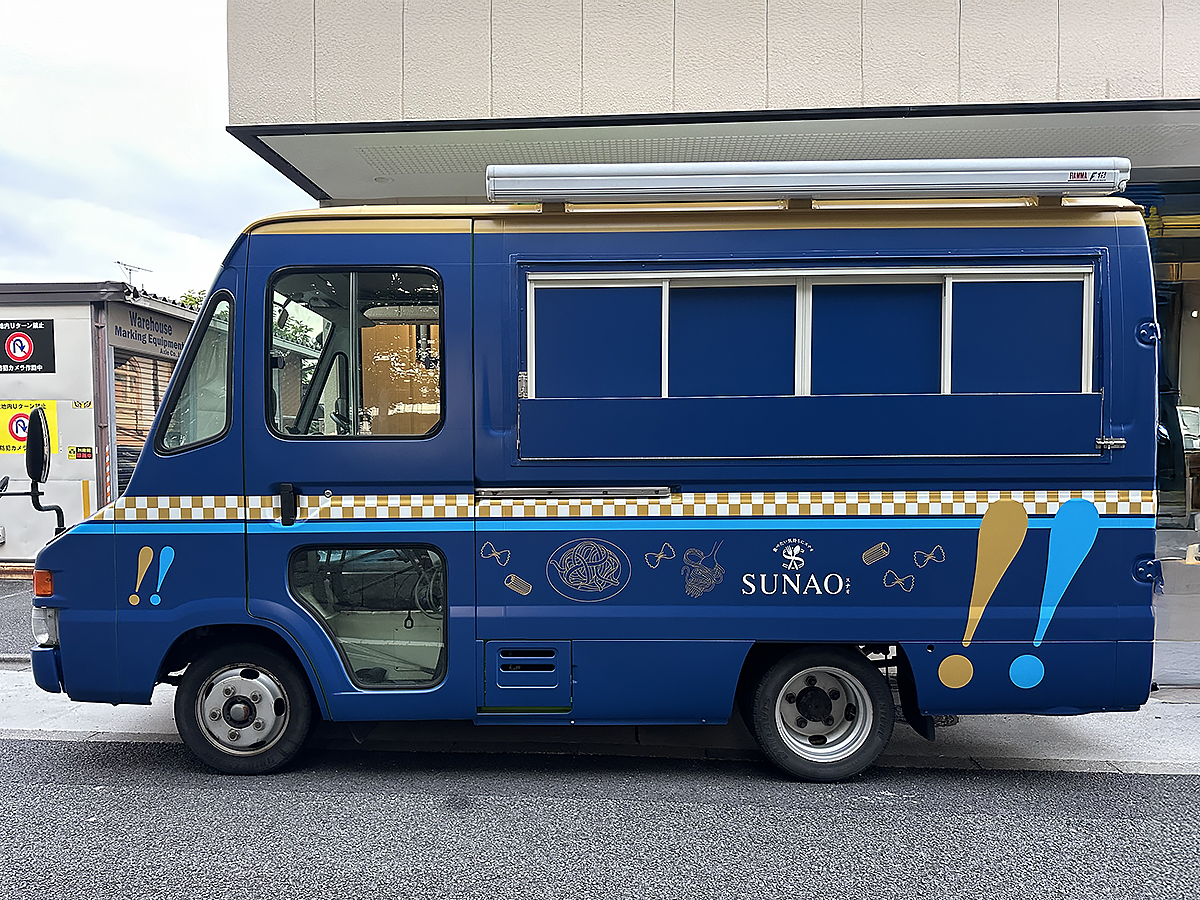 キッチンカーのラッピング例