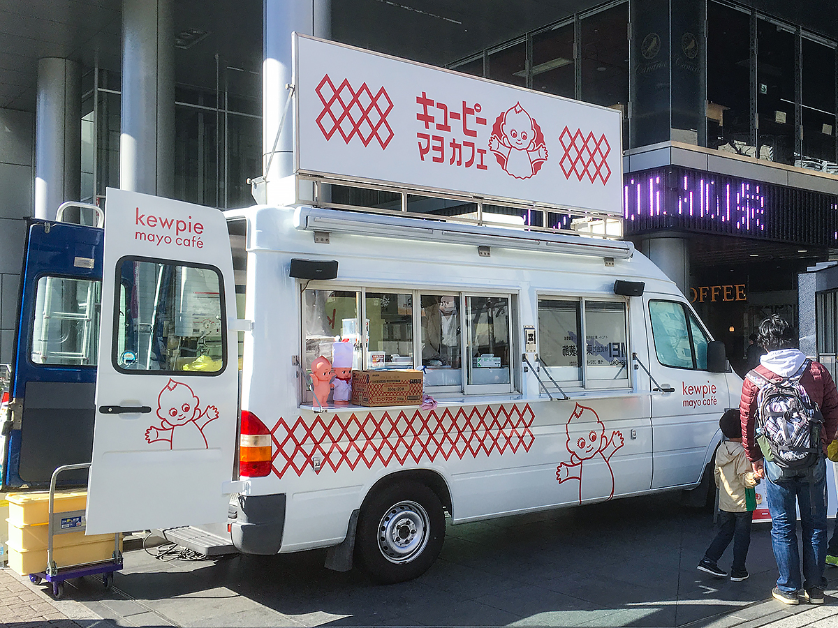 キッチンカーのラッピング例