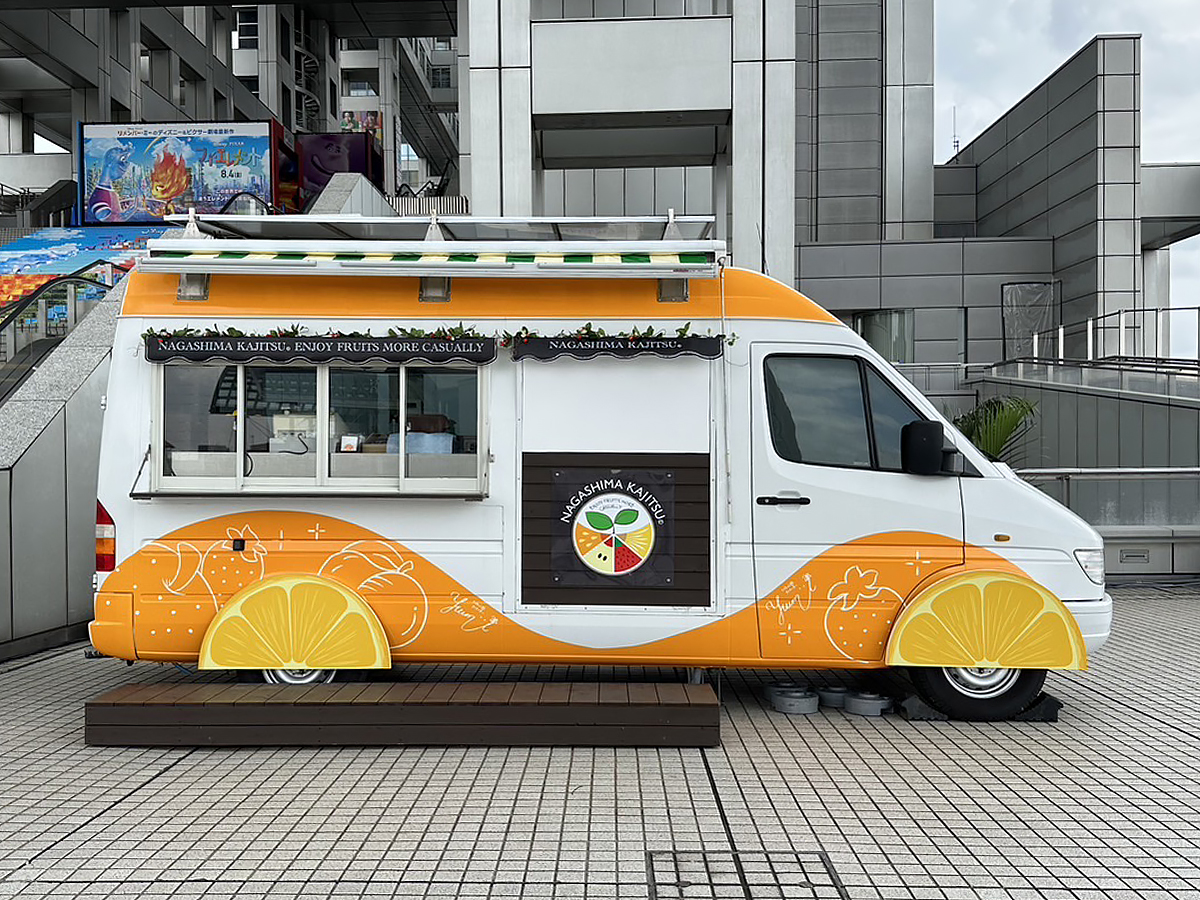 キッチンカーのラッピング例