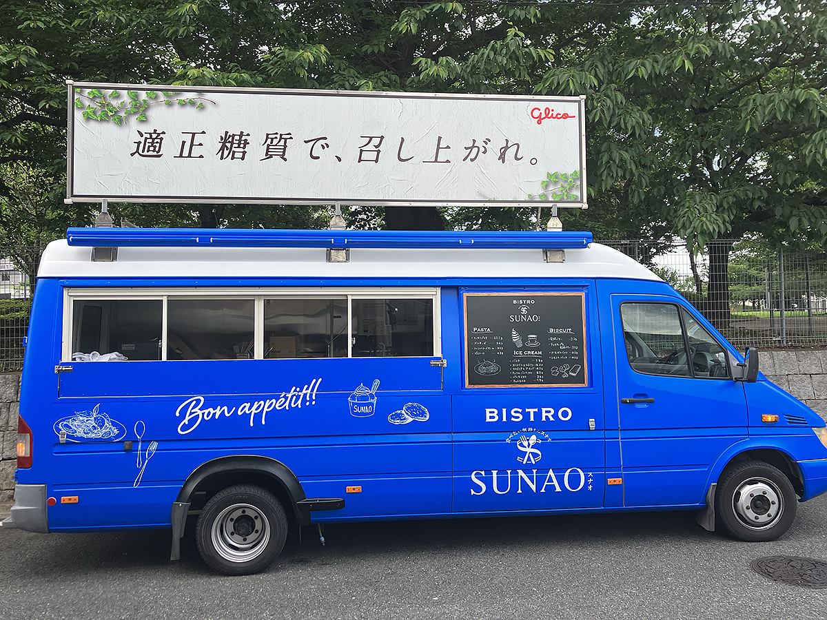 キッチンカーのラッピング例