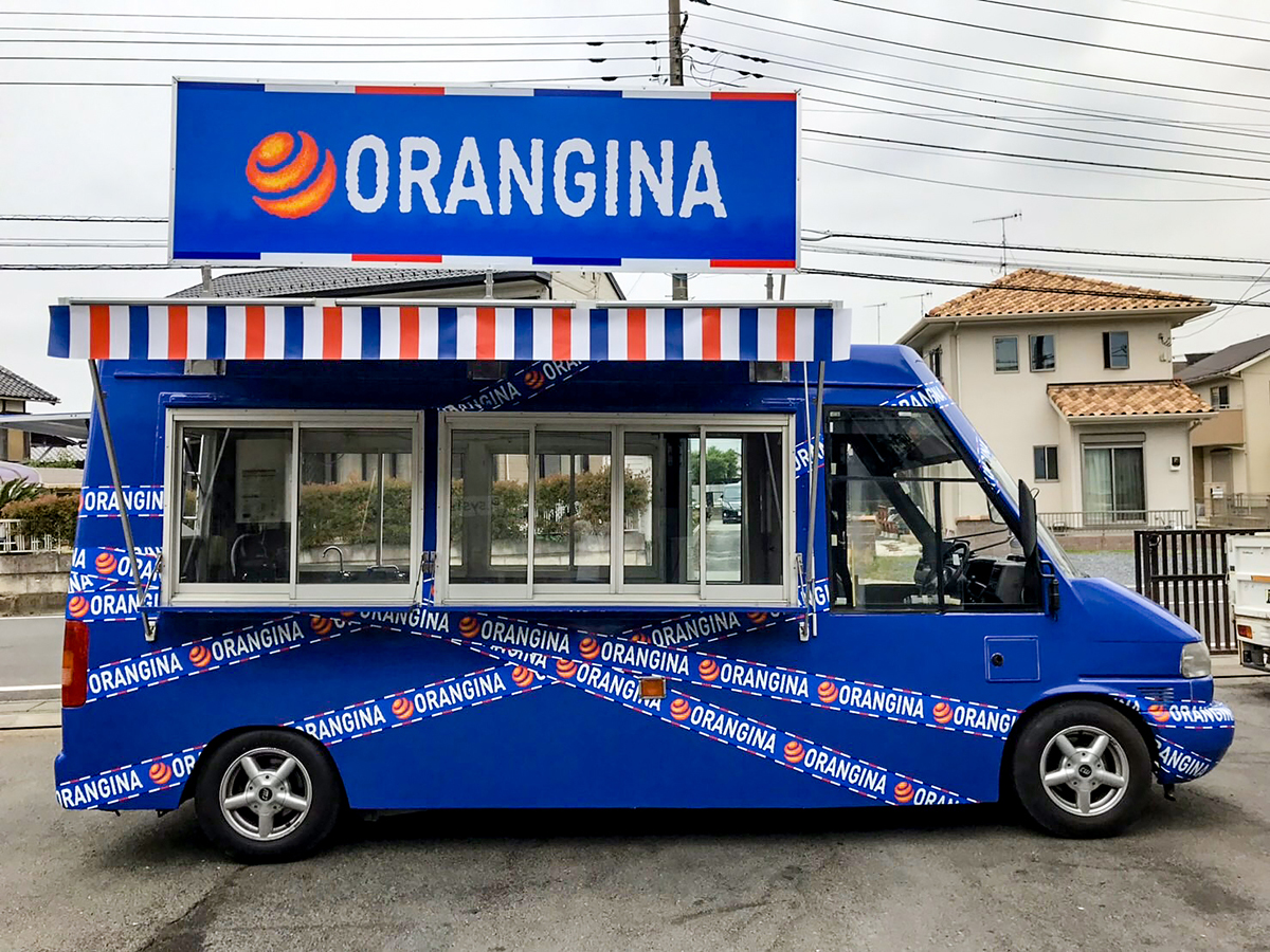 キッチンカーのラッピング例